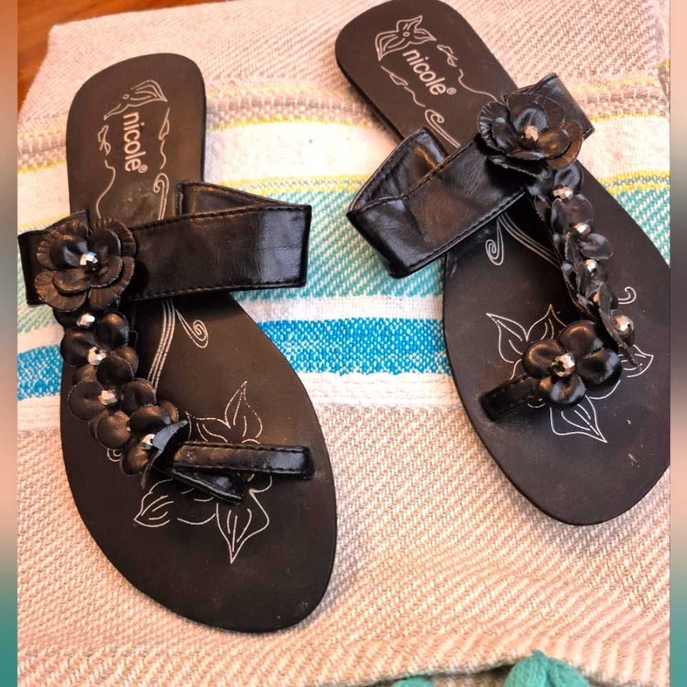 Nicole Jackson 8 M Black Sandal Flip-Flop Florals with Shiny Bead Accents